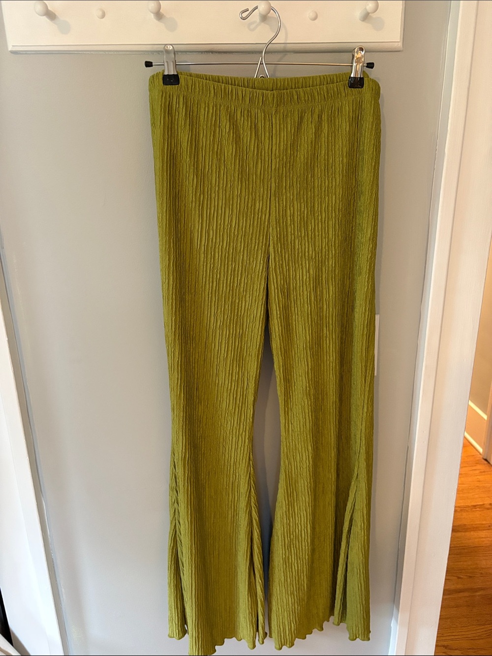 Never Worn NWOT wild fable Olive Green Pleated Wide-Leg Flare Pants Women’s L